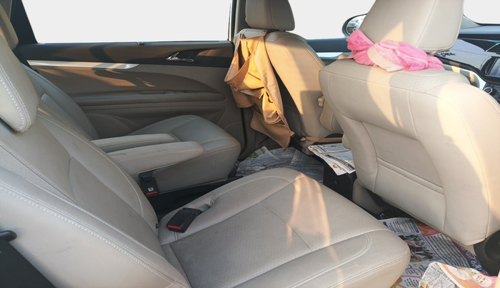 2018 Mahindra MARAZZO M8 7 STR, Diesel, Manual, 1,09,357 km, interior