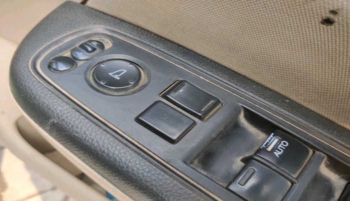 2018 Honda Amaze 1.2L I-VTEC S, Petrol, Manual, 1,37,739 km, interior