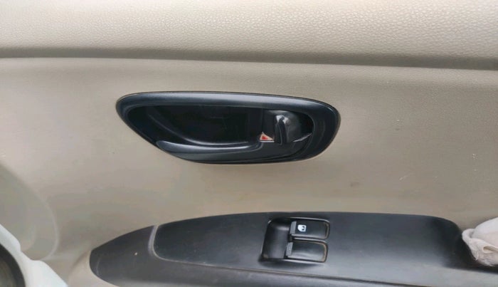 2013 Hyundai i10 ERA 1.1, Petrol, Manual, 1,22,554 km, interior