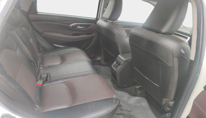 2023 Maruti Grand Vitara ALPHA SMART HYBRID ALLGRIP DUAL TONE, Petrol, Manual, 37,166 km, interior