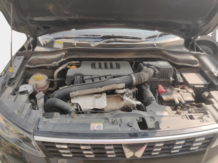 2023 Mahindra XUV300 W4 1.5 DIESEL, Diesel, Manual, 61,000 km, exterior