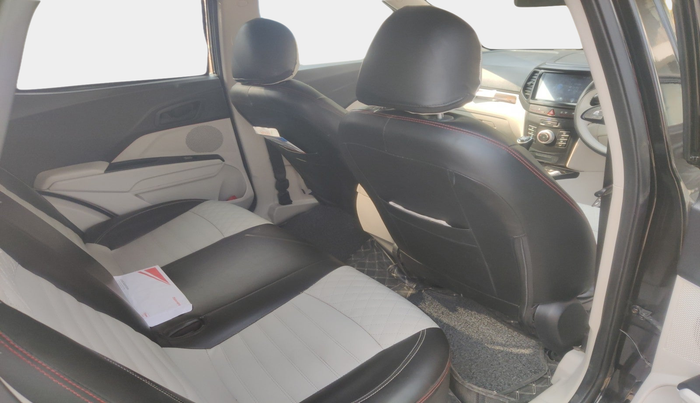 2023 Mahindra XUV300 W4 1.5 DIESEL, Diesel, Manual, 57,522 km, interior