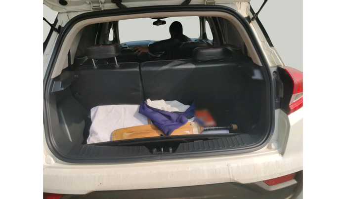 2022 Mahindra XUV300 W8(O) 1.2 PETROL DUAL TONE, Petrol, Manual, 30,800 km, exterior