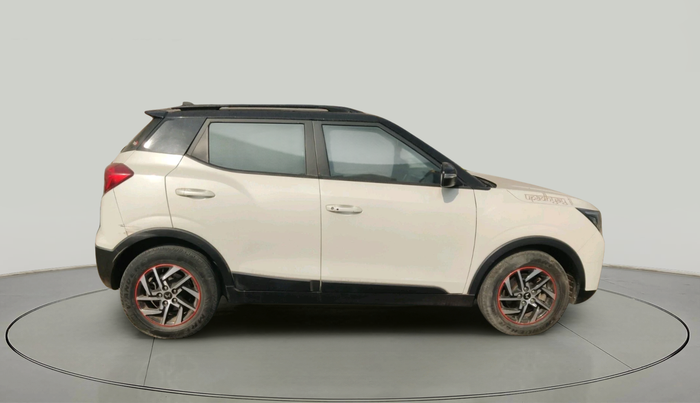 2022 Mahindra XUV300 W8(O) 1.2 PETROL DUAL TONE, Petrol, Manual, 30,800 km, exterior
