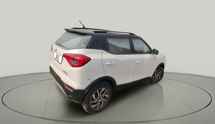 2022 Mahindra XUV300 W8(O) 1.2 PETROL DUAL TONE, Petrol, Manual, 30,800 km, exterior