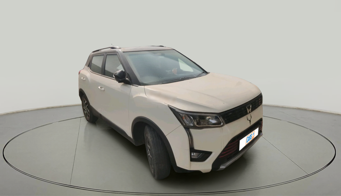 2022 Mahindra XUV300 W8(O) 1.2 PETROL DUAL TONE, Petrol, Manual, 30,800 km, exterior