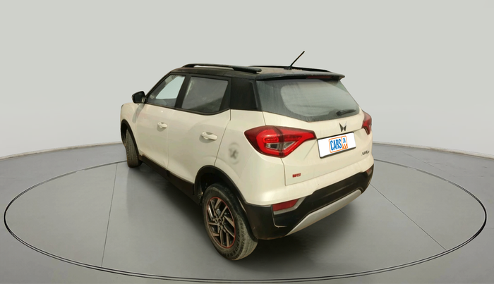 2022 Mahindra XUV300 W8(O) 1.2 PETROL DUAL TONE, Petrol, Manual, 30,800 km, exterior