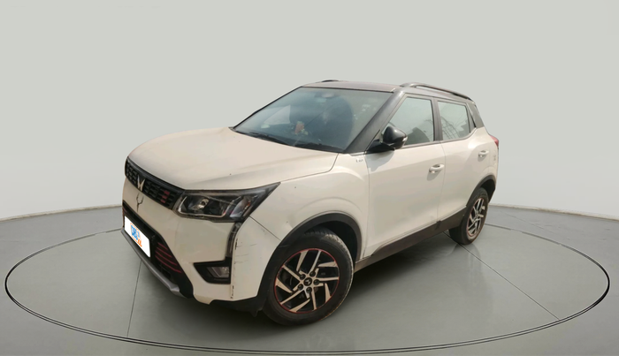 2022 Mahindra XUV300 W8(O) 1.2 PETROL DUAL TONE, Petrol, Manual, 30,800 km, exterior