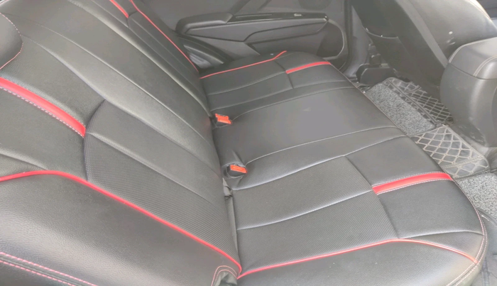 2022 Mahindra XUV300 W8(O) 1.2 PETROL DUAL TONE, Petrol, Manual, 30,800 km, interior