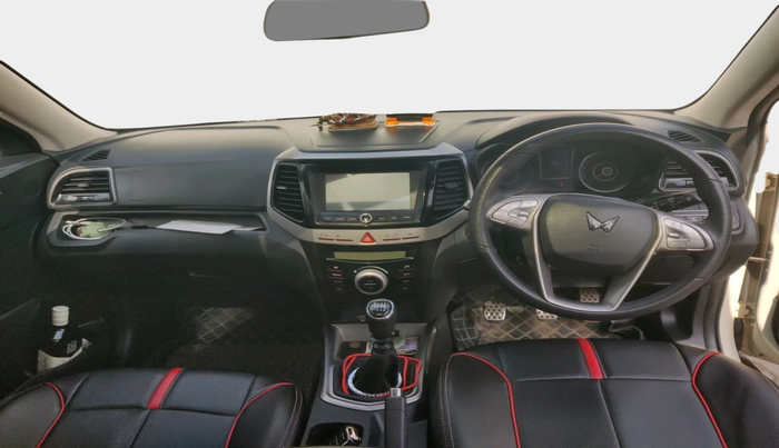 2022 Mahindra XUV300 W8(O) 1.2 PETROL DUAL TONE, Petrol, Manual, 30,800 km, interior