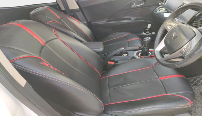 2022 Mahindra XUV300 W8(O) 1.2 PETROL DUAL TONE, Petrol, Manual, 30,800 km, interior