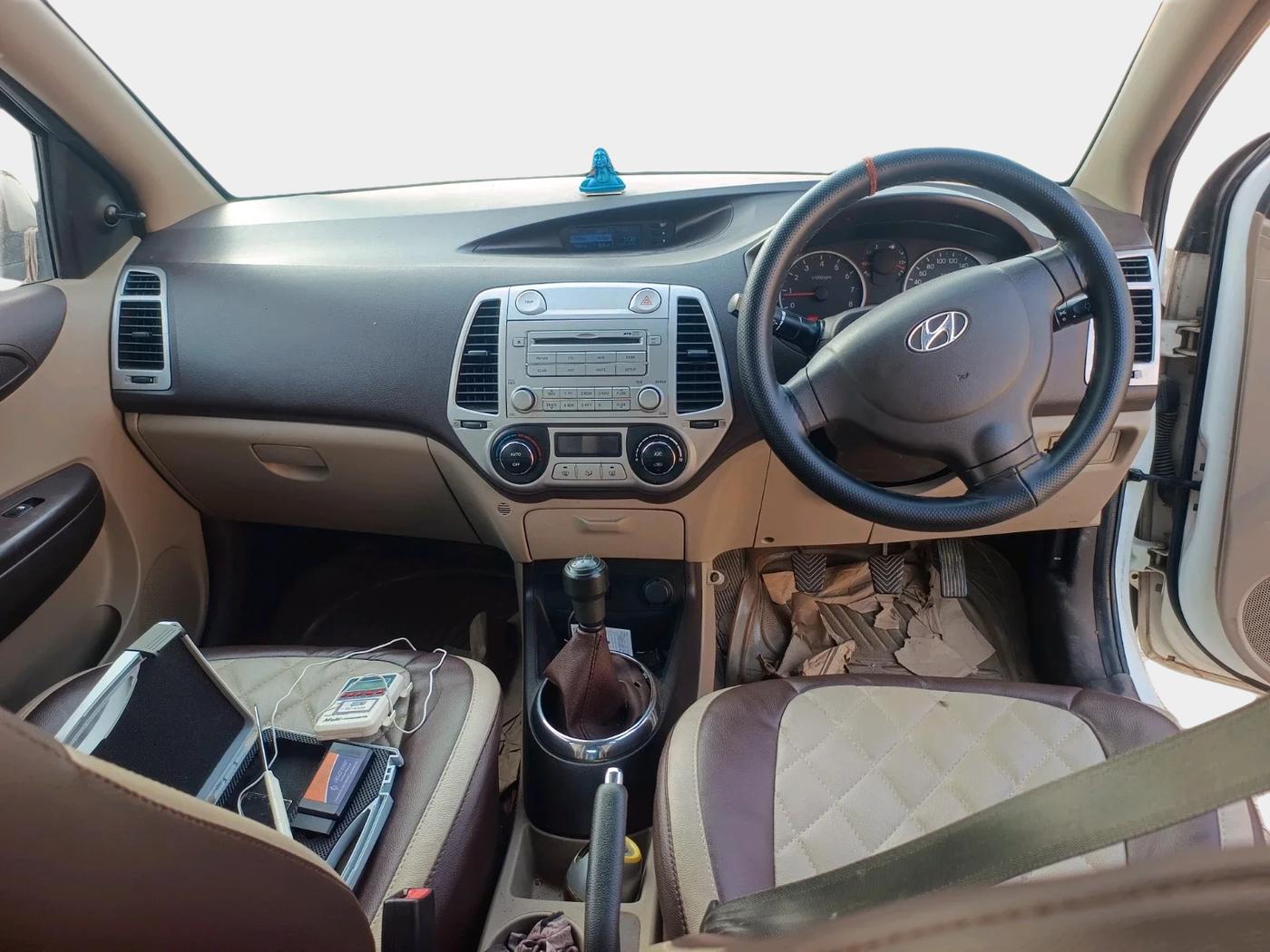 2011 Hyundai i20 MAGNA 1.2, Petrol, Manual, 68,688 km, interior