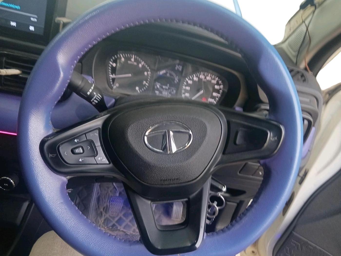 2022 Tata PUNCH PURE MT, Petrol, Manual, 10,087 km, interior