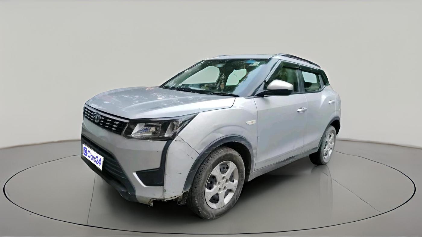 2021 Mahindra XUV300 W6 1.2 PETROL, Petrol, Manual, 1,01,260 km, exterior