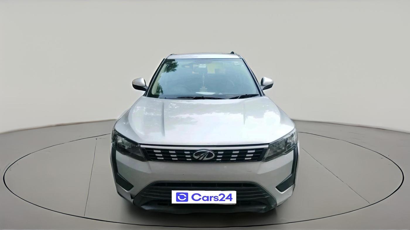 2021 Mahindra XUV300 W6 1.2 PETROL, Petrol, Manual, 1,01,260 km, exterior