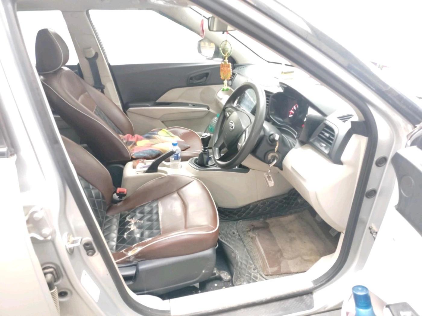 2021 Mahindra XUV300 W6 1.2 PETROL, Petrol, Manual, 1,01,260 km, interior