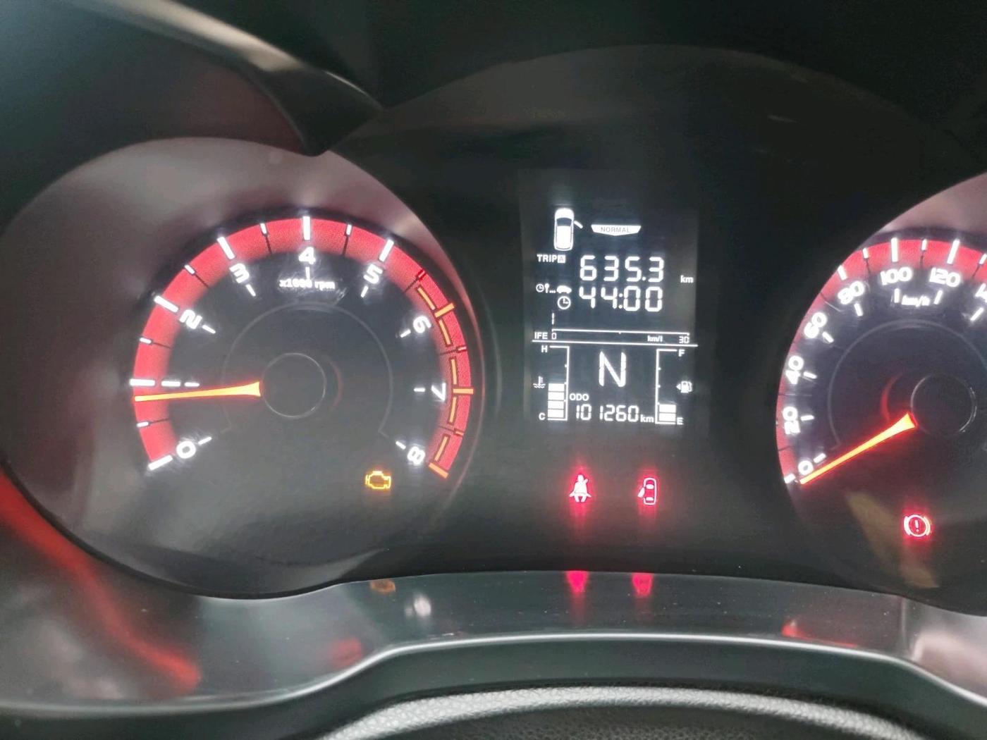 2021 Mahindra XUV300 W6 1.2 PETROL, Petrol, Manual, 1,01,260 km, interior