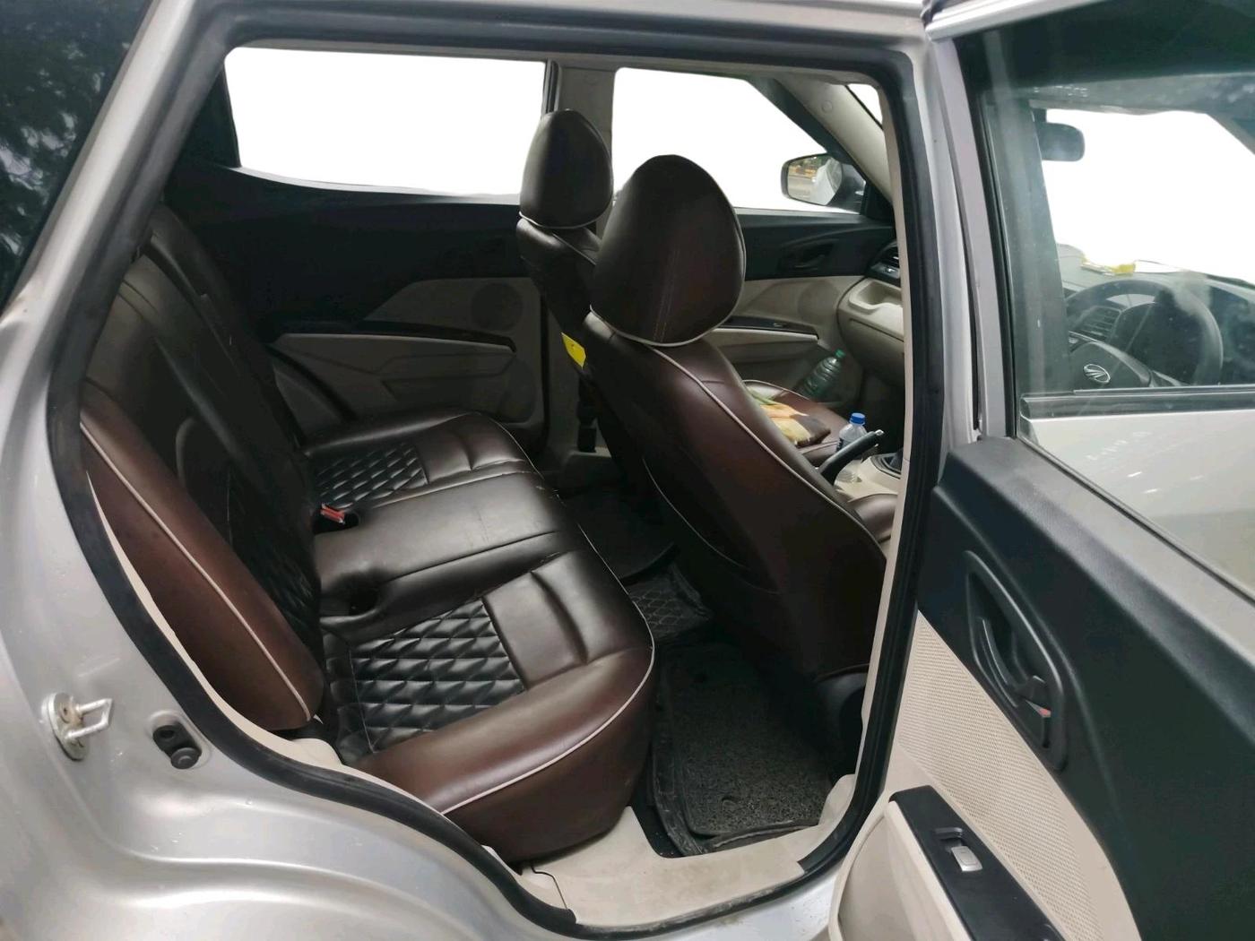 2021 Mahindra XUV300 W6 1.2 PETROL, Petrol, Manual, 1,01,260 km, interior