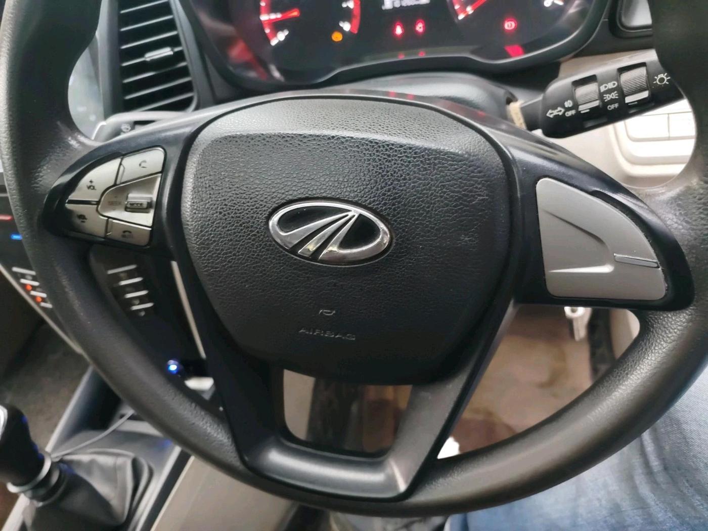 2021 Mahindra XUV300 W6 1.2 PETROL, Petrol, Manual, 1,01,260 km, interior