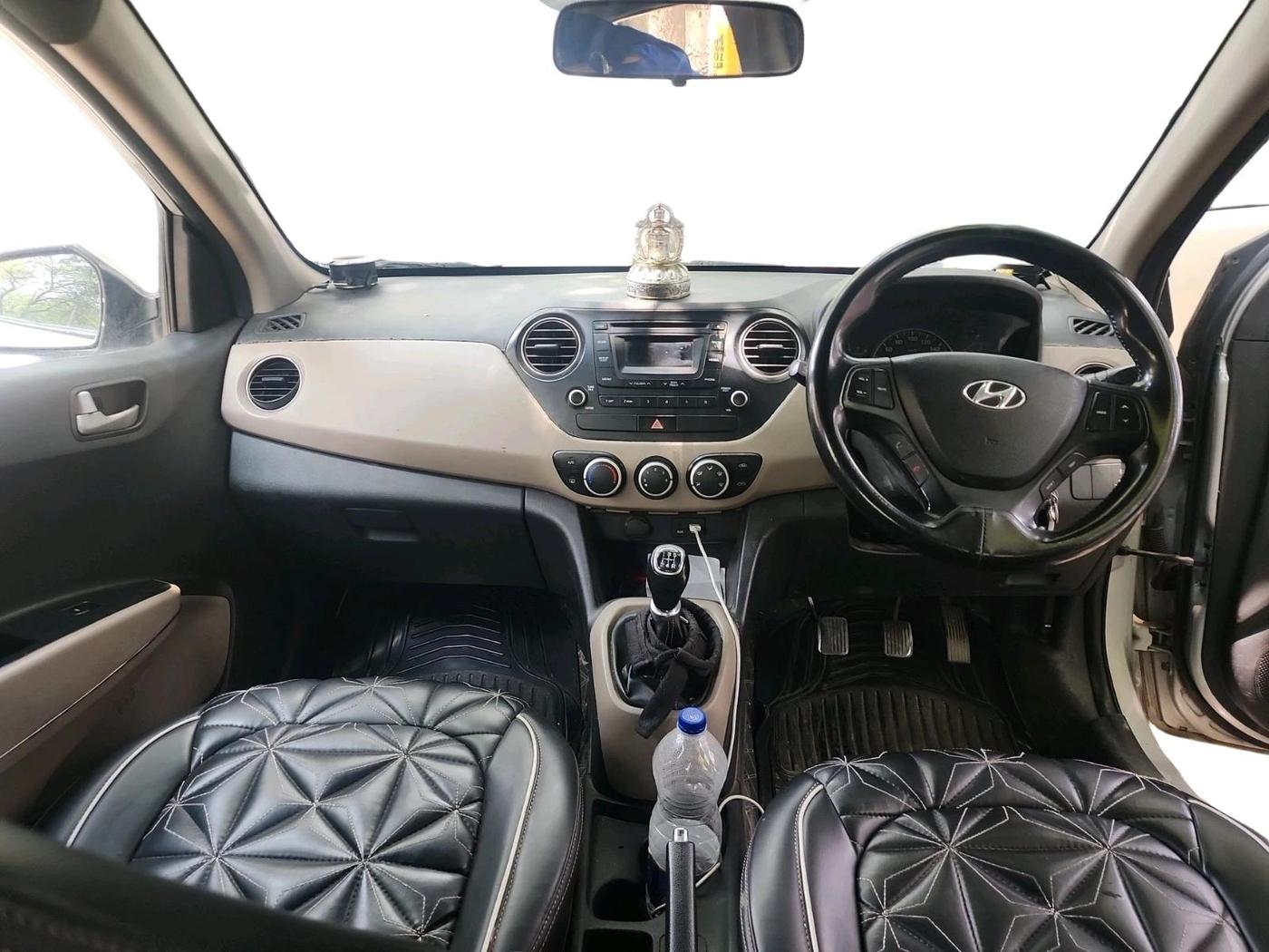 2015 Hyundai Grand i10 SPORTZ 1.2 KAPPA VTVT, Petrol, Manual, 1,30,808 km, interior
