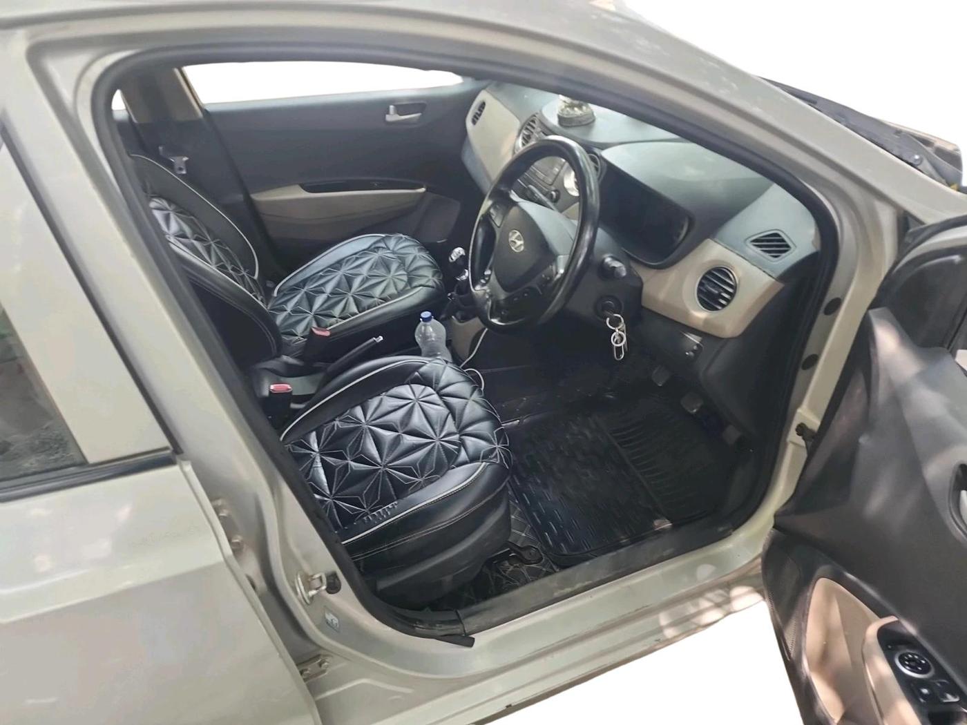 2015 Hyundai Grand i10 SPORTZ 1.2 KAPPA VTVT, Petrol, Manual, 1,30,808 km, interior