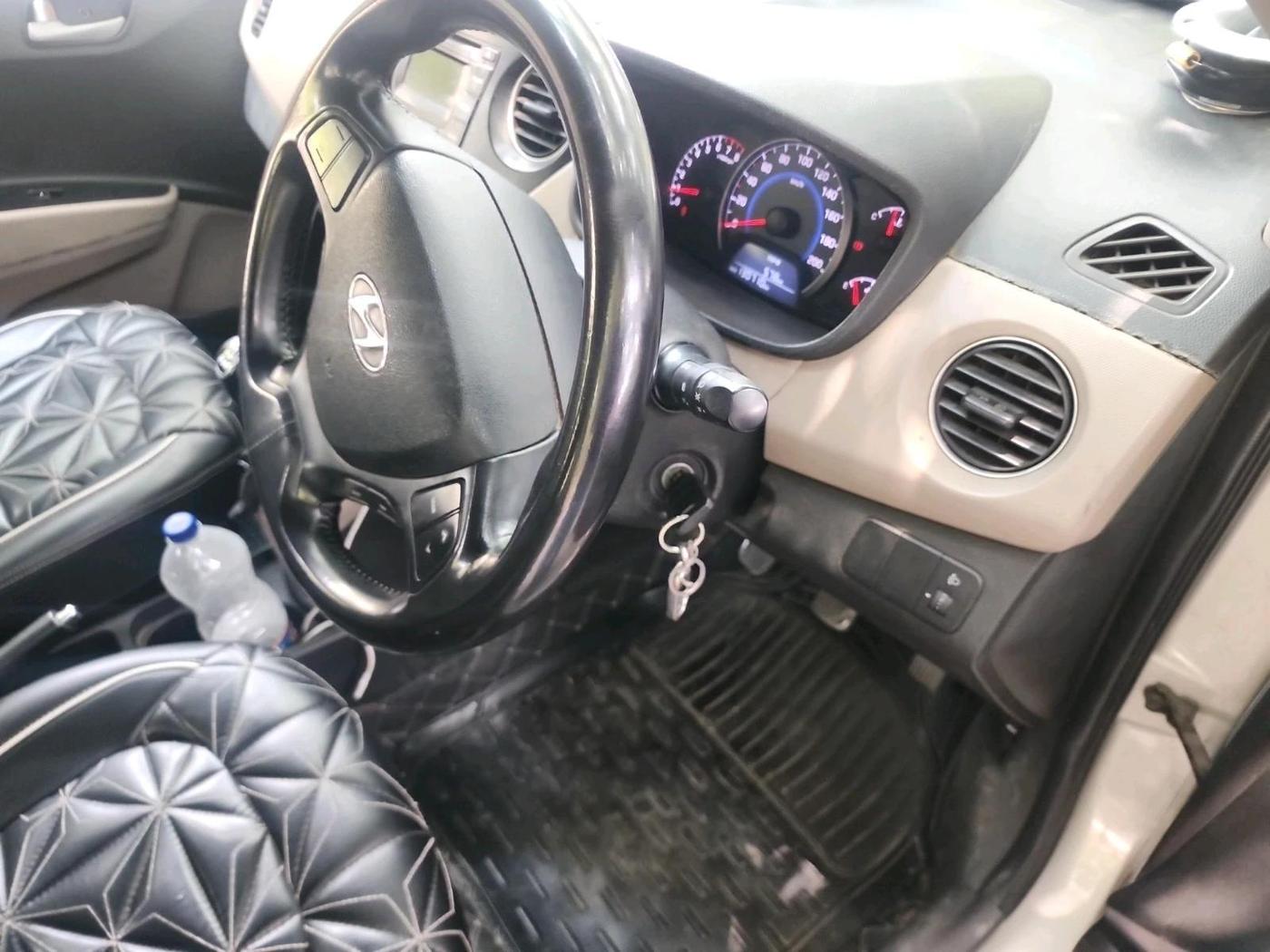 2015 Hyundai Grand i10 SPORTZ 1.2 KAPPA VTVT, Petrol, Manual, 1,30,808 km, interior