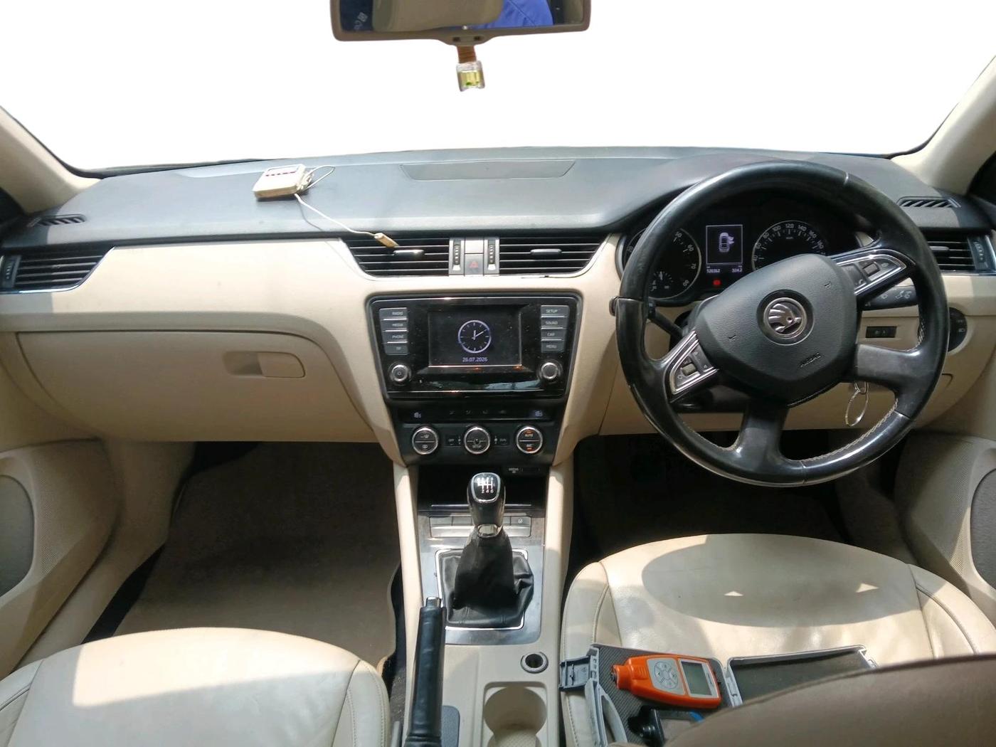 2013 Skoda Octavia ACTIVE 1.4 TSI, Petrol, Manual, 1,26,362 km, interior