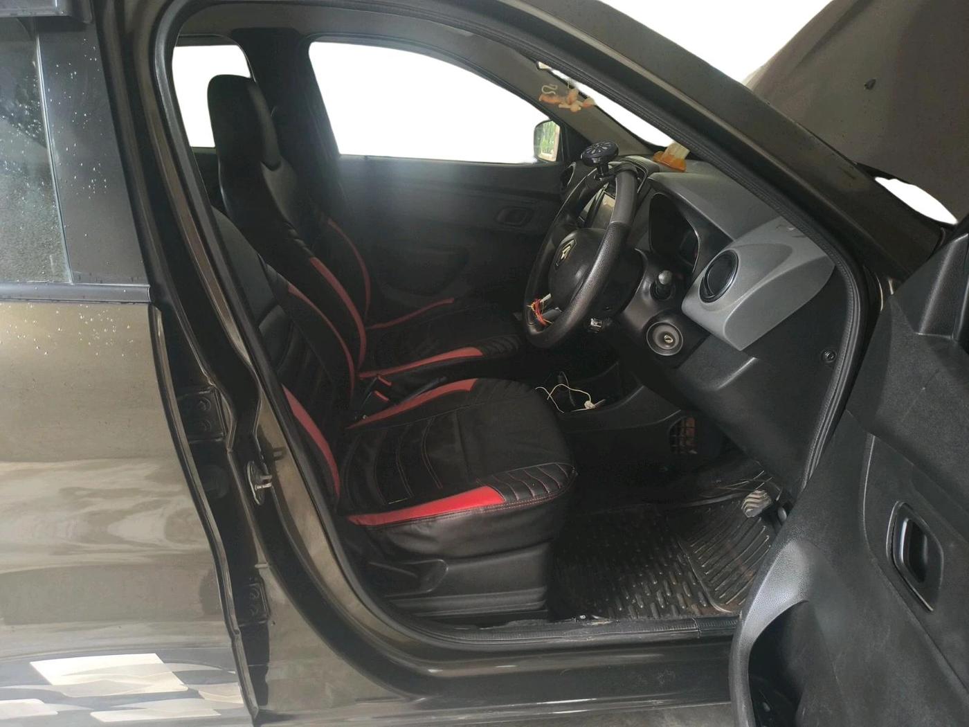 2017 Renault Kwid RXT 1.0 AMT (O), Petrol, Automatic, 66,562 km, interior