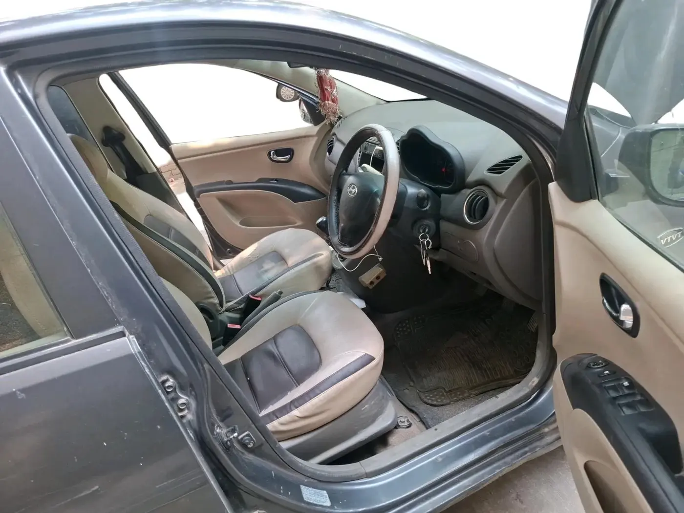 2011 Hyundai i10 MAGNA 1.2, Petrol, Manual, 60,937 km, interior