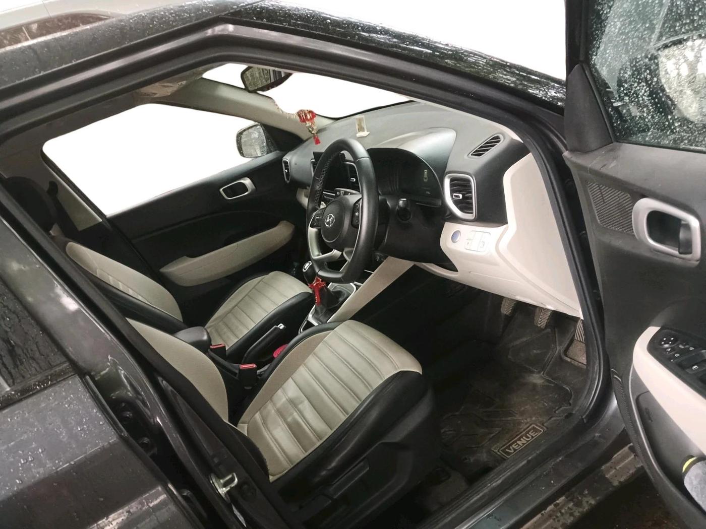 2022 Hyundai VENUE SX 1.2 PETROL, Petrol, Manual, 17,135 km, interior