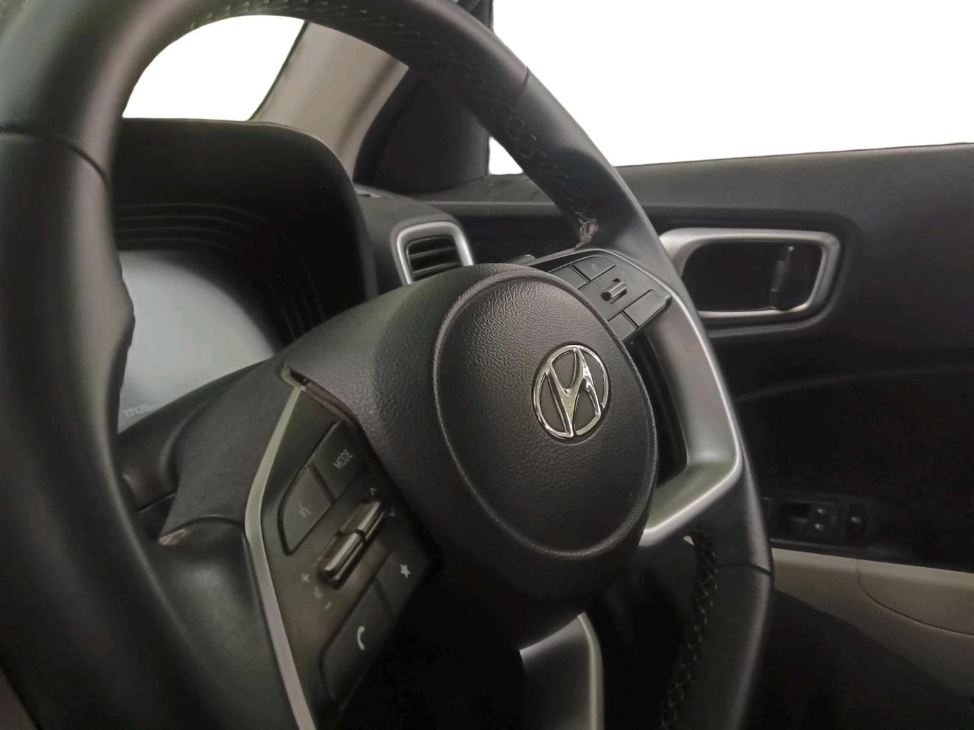 2022 Hyundai VENUE SX 1.2 PETROL, Petrol, Manual, 17,135 km, interior