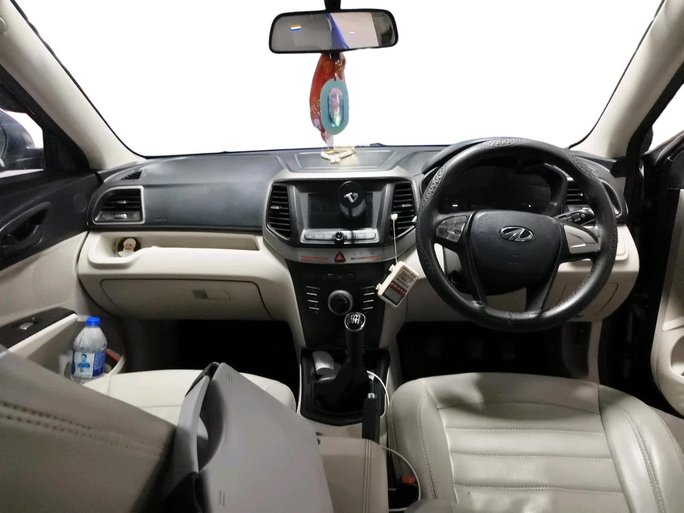 2020 Mahindra XUV300 W6 1.2 PETROL, Petrol, Manual, 57,338 km, interior