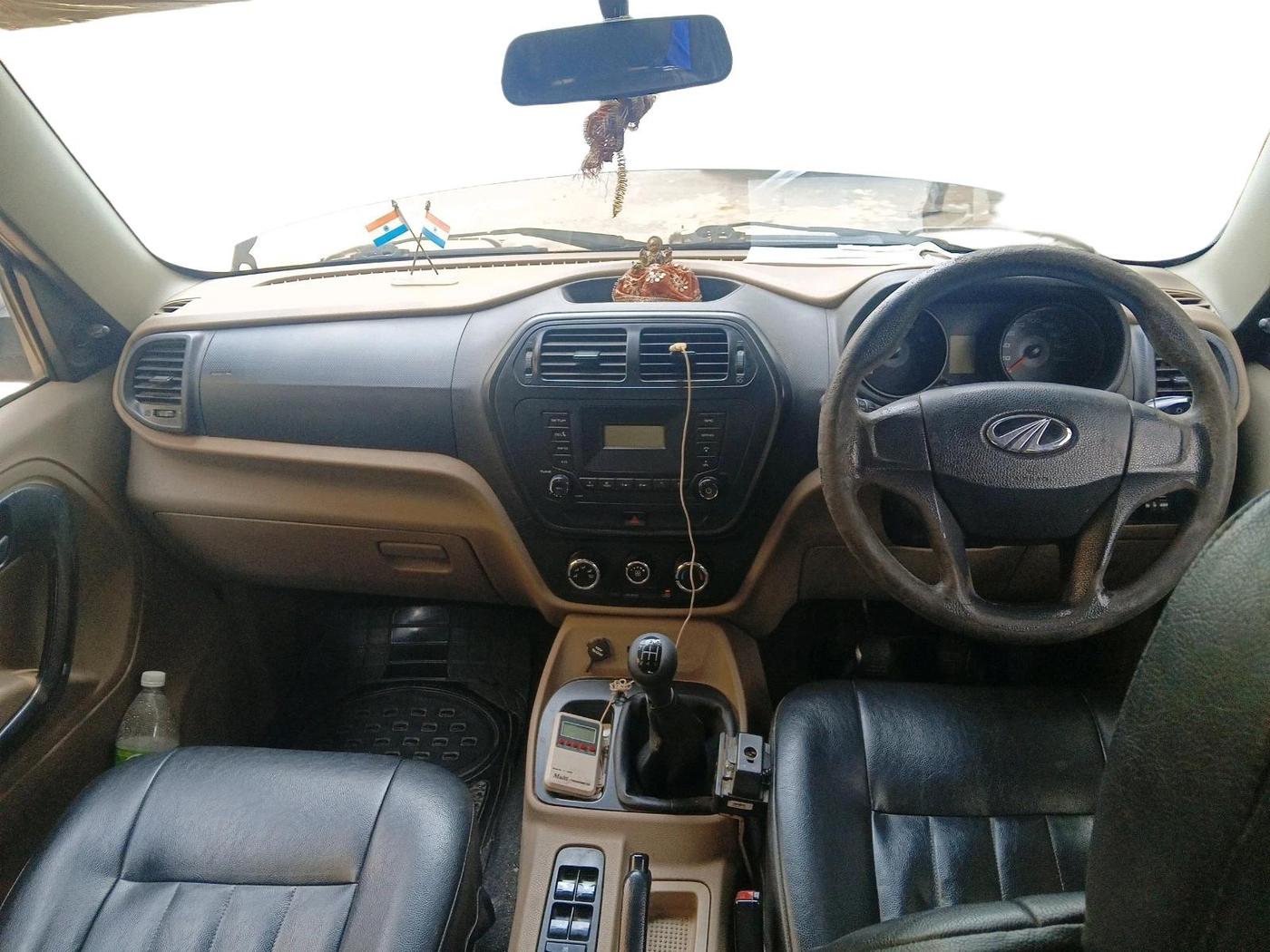 2016 Mahindra TUV300 T6 PLUS, Diesel, Manual, 1,21,018 km, interior