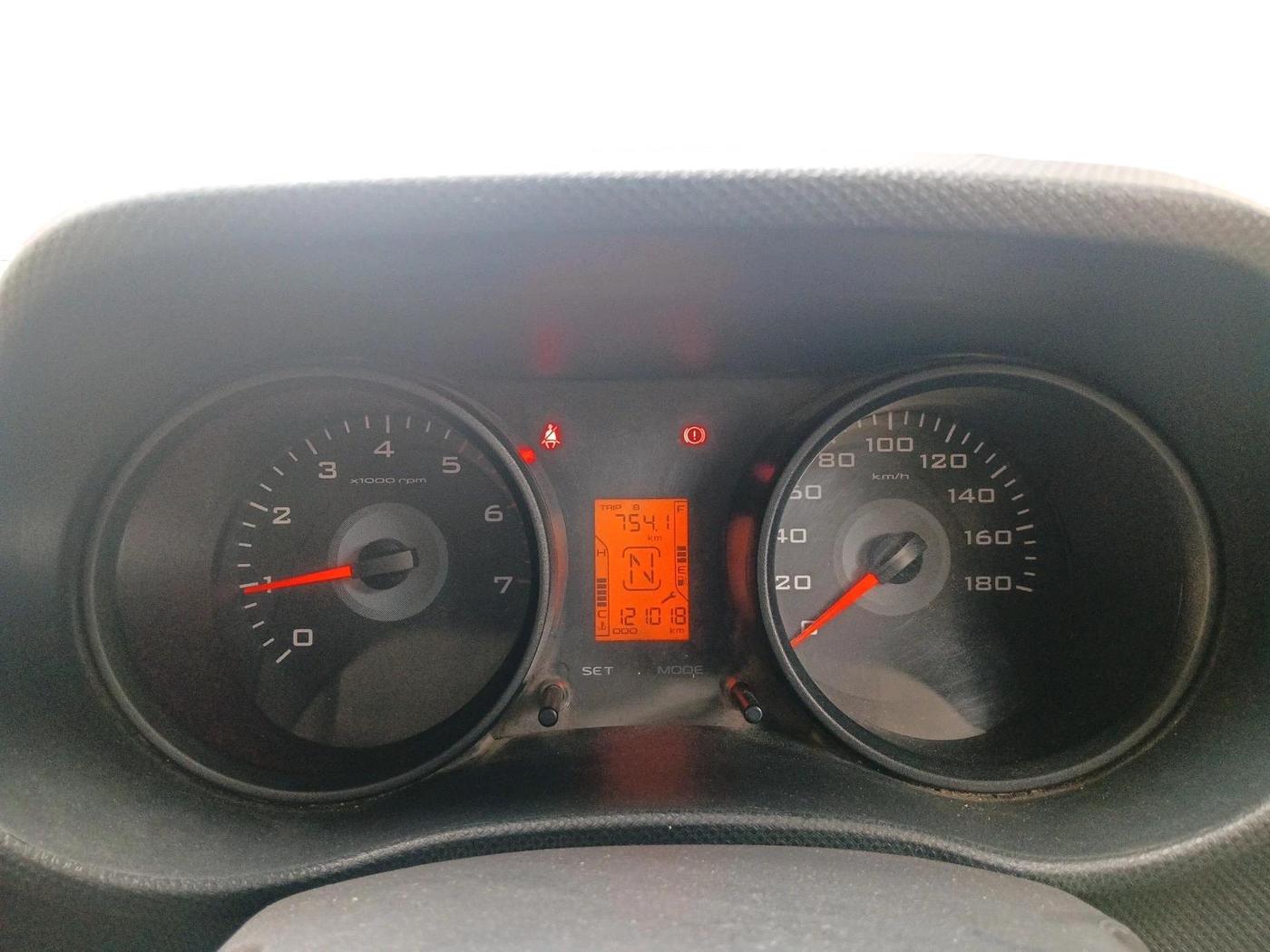 2016 Mahindra TUV300 T6 PLUS, Diesel, Manual, 1,21,018 km, interior