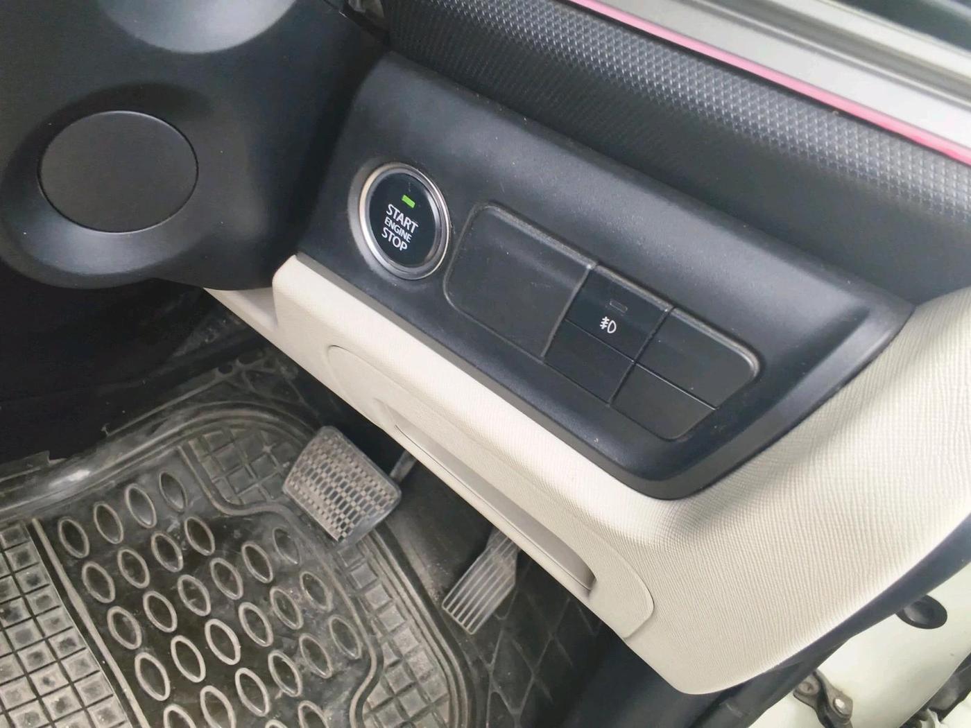 2023 Tata ALTROZ XZA, Petrol, Automatic, 51,193 km, interior