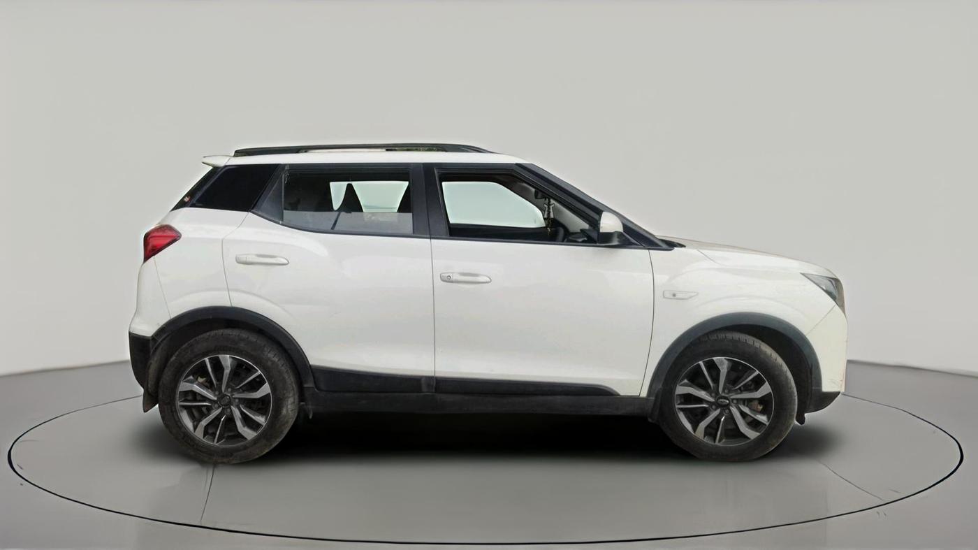 2019 Mahindra XUV300 W6 1.5 DIESEL, Diesel, Manual, 1,09,955 km, exterior