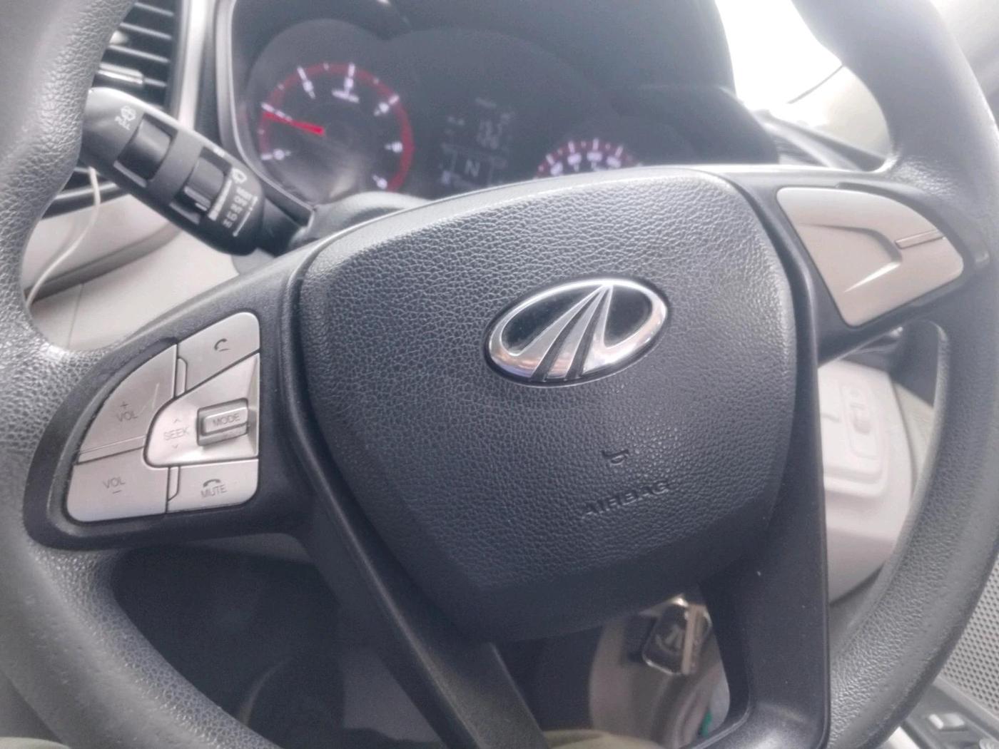 2019 Mahindra XUV300 W6 1.5 DIESEL, Diesel, Manual, 1,09,955 km, interior