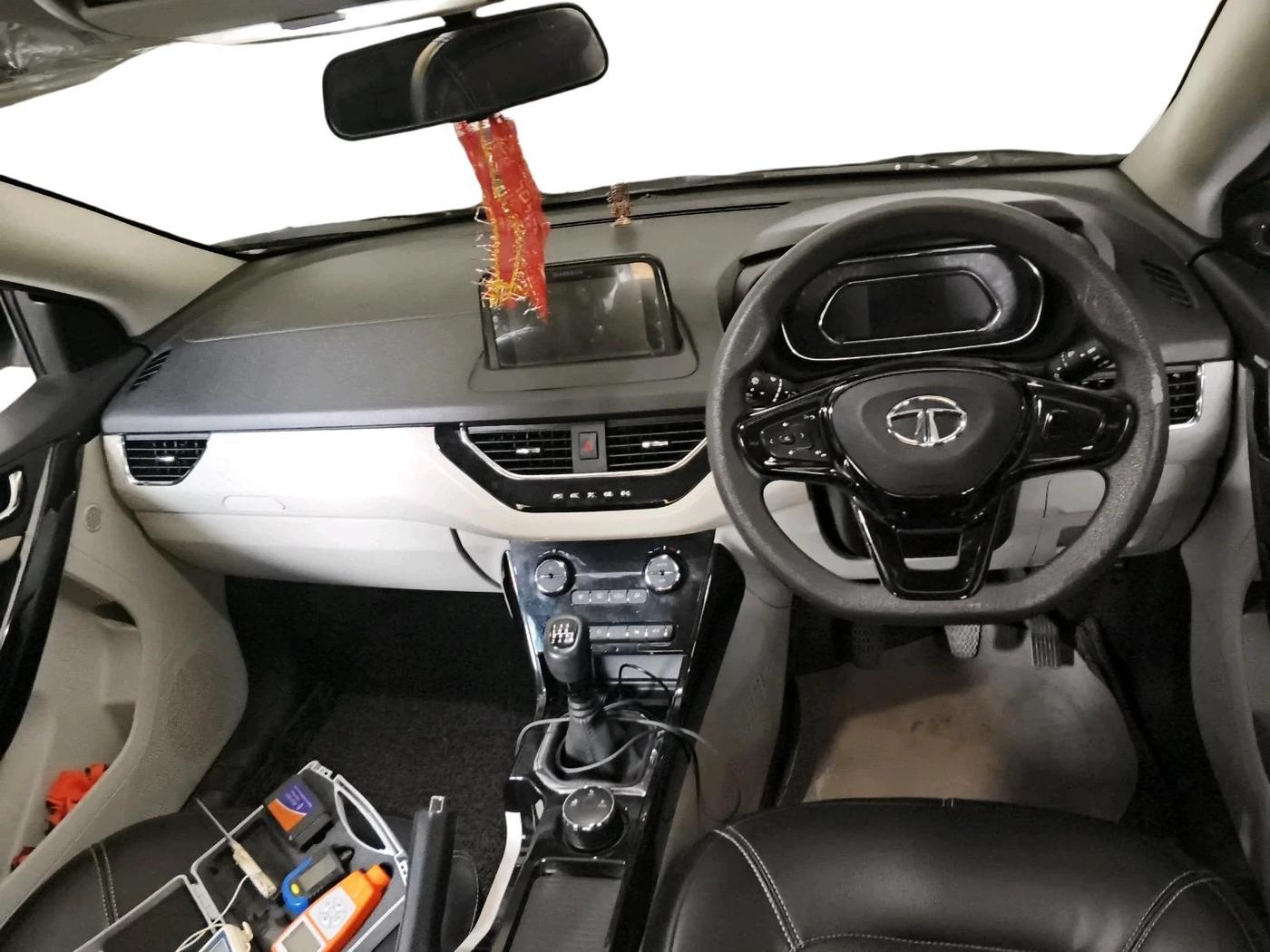 2022 Tata NEXON XZ PLUS PETROL, Petrol, Manual, 32,674 km, interior