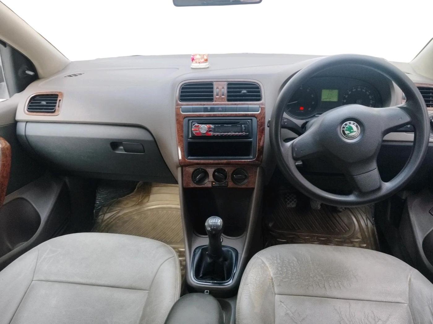 2012 Skoda Rapid 1.6 MPI ACTIVE, Petrol, Manual, 92,356 km, interior