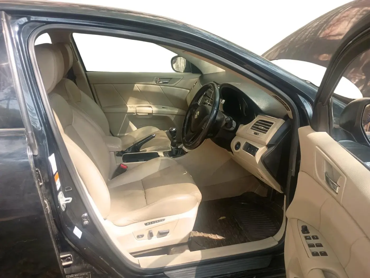 2012 Maruti Kizashi 2.4L MT, Petrol, Manual, 78,736 km, interior