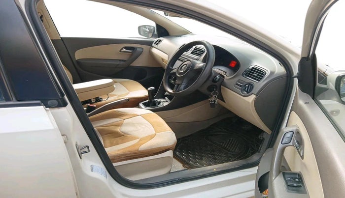 2011 Volkswagen Vento COMFORTLINE 1.6, Petrol, Manual, 89,026 km, interior