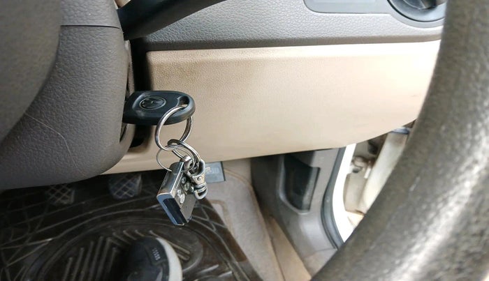 2011 Volkswagen Vento COMFORTLINE 1.6, Petrol, Manual, 89,026 km, interior