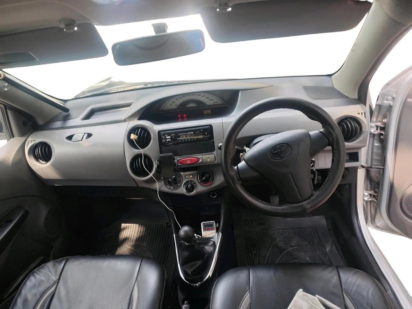 2011 Toyota Etios Liva G, Petrol, Manual, 58,600 km, interior