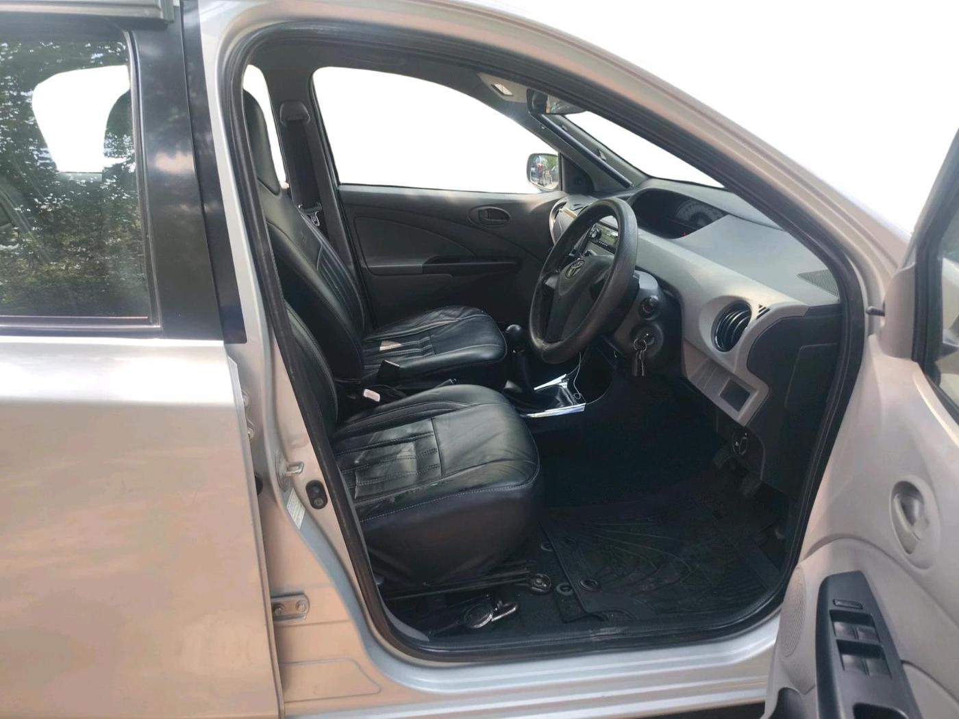 2011 Toyota Etios Liva G, Petrol, Manual, 58,600 km, interior