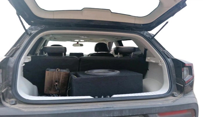 2024 Mahindra XUV 3XO MX3 1.2 L TCMPFi, Petrol, Manual, 18,287 km, exterior