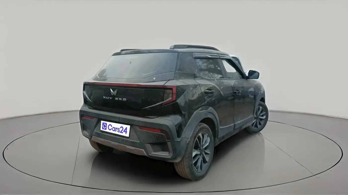 2024 Mahindra XUV 3XO MX3 1.2 L TCMPFi, Petrol, Manual, 18,400 km, exterior