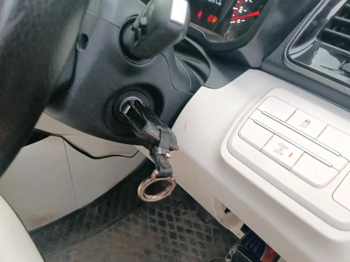 2024 Mahindra XUV 3XO MX3 1.2 L TCMPFi, Petrol, Manual, 18,400 km, interior