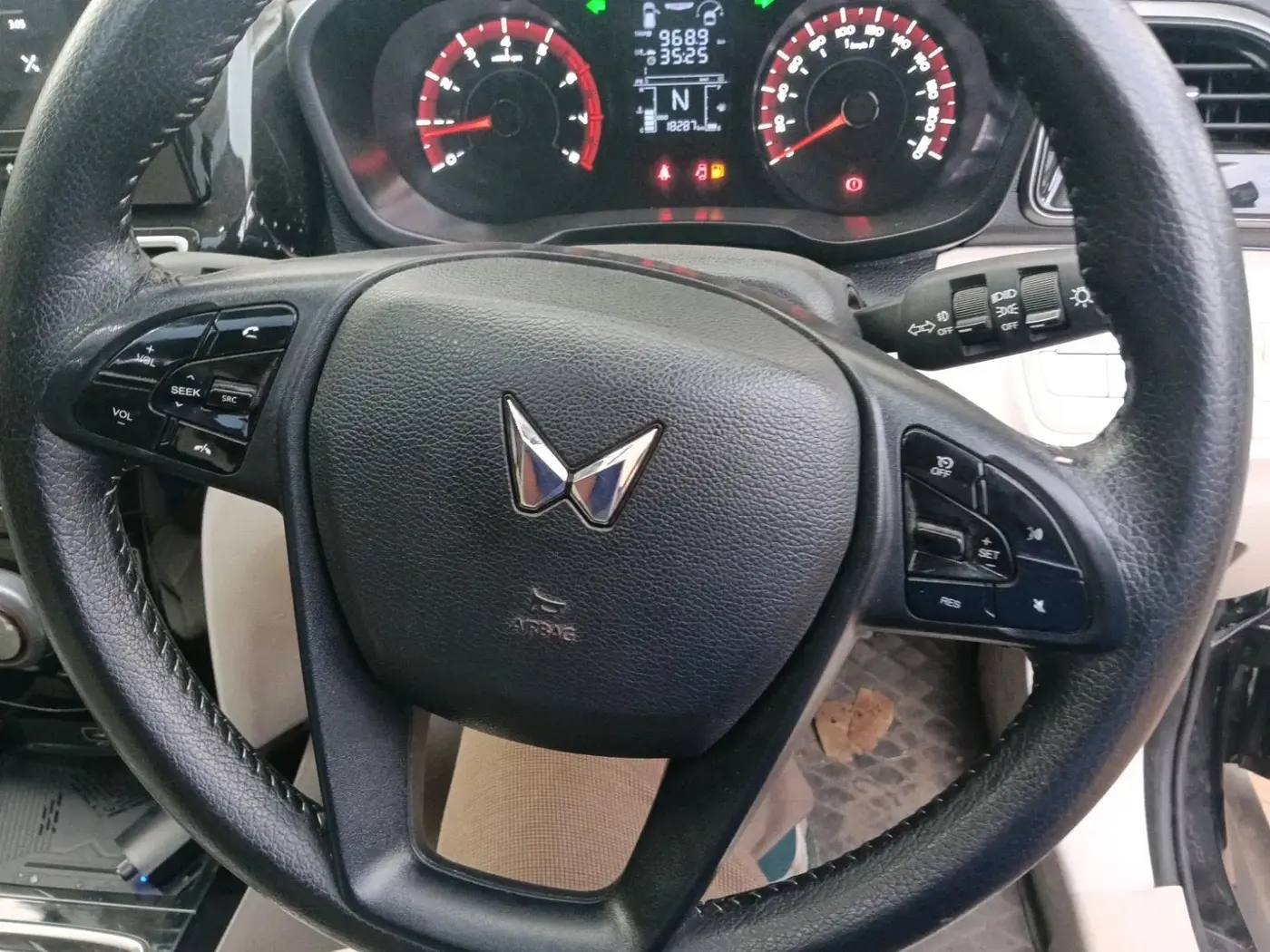 2024 Mahindra XUV 3XO MX3 1.2 L TCMPFi, Petrol, Manual, 18,400 km, interior