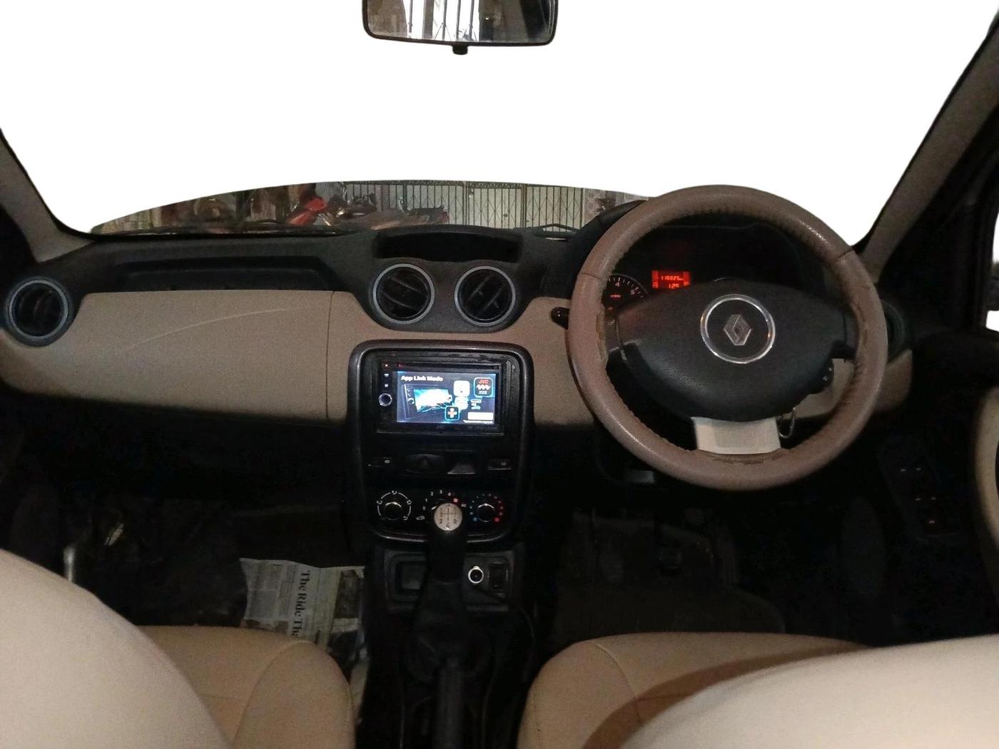 2013 Renault Duster RXL PETROL, Petrol, Manual, 1,18,825 km, interior
