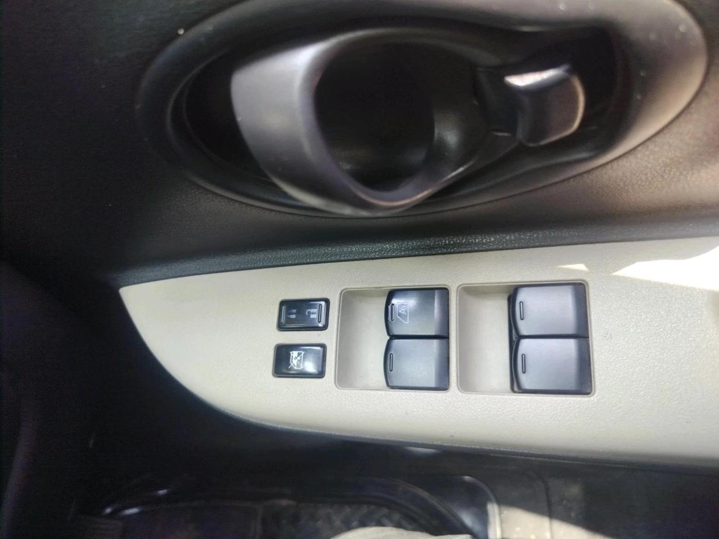 2016 Nissan Micra Active XV, Petrol, Manual, 43,717 km, interior